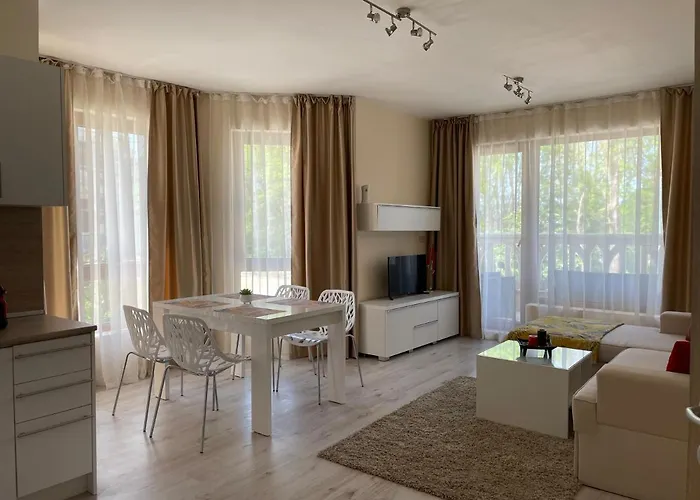 Deluxe South Bay Apartament Varna