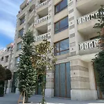 Deluxe South Bay Apartman Várna